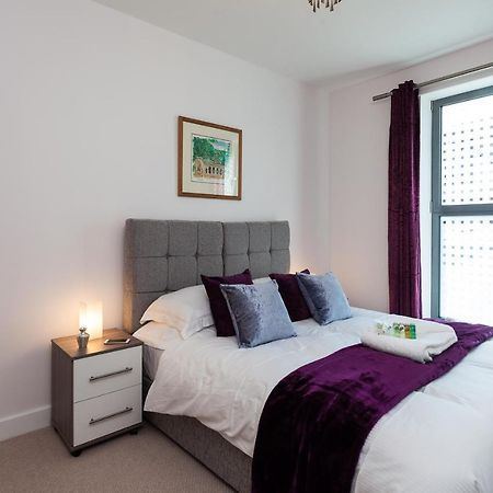 Self-Contained Town Centre One Bedroom Apartments By Helmswood Serviced Apartments เรดฮิลล์ ภายนอก รูปภาพ