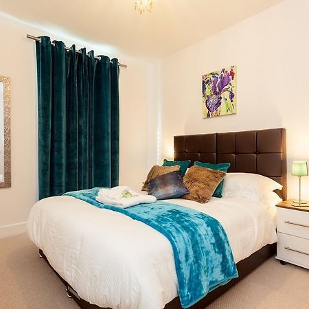 Self-Contained Town Centre One Bedroom Apartments By Helmswood Serviced Apartments เรดฮิลล์ ภายนอก รูปภาพ