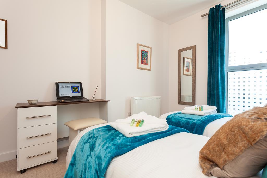 Self-Contained Town Centre One Bedroom Apartments By Helmswood Serviced Apartments เรดฮิลล์ ภายนอก รูปภาพ