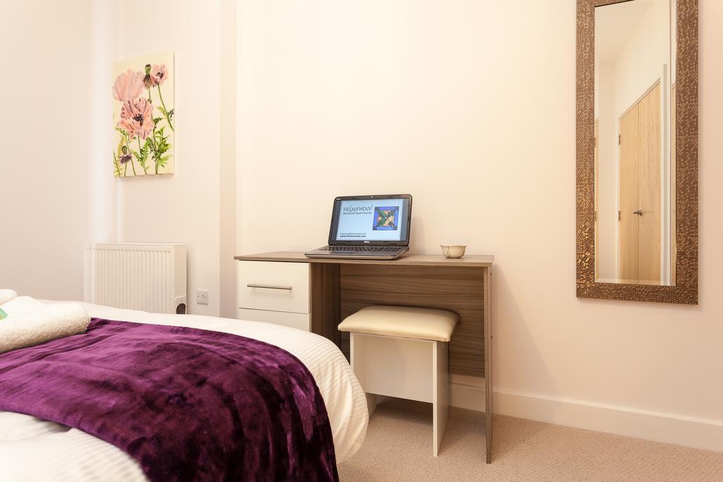 Self-Contained Town Centre One Bedroom Apartments By Helmswood Serviced Apartments เรดฮิลล์ ภายนอก รูปภาพ